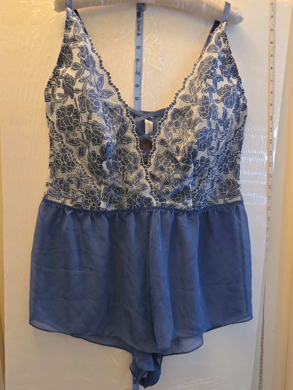 NWT Cacique Blue and White Lace V-Neck Lingerie. Size 14/16